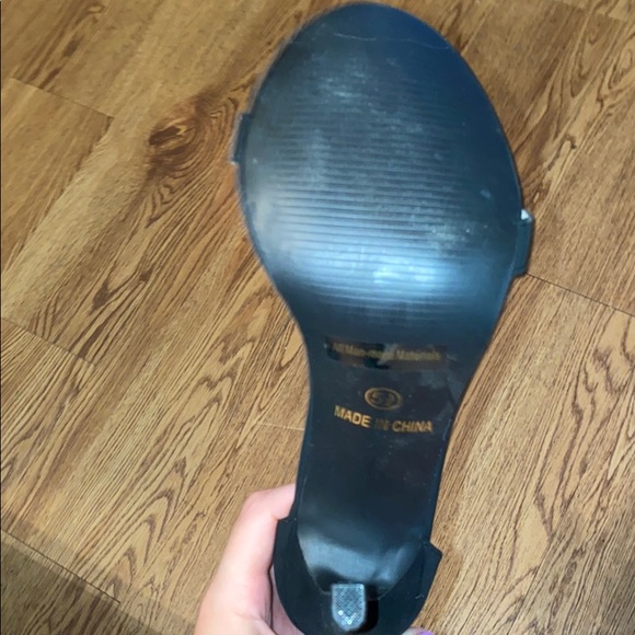 Heels - Picture 3 of 3